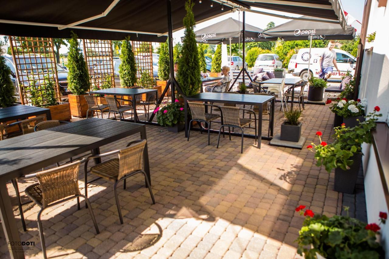 Bed and Breakfast Gosciniec Zacisze I Blisko A2 Dabie-Uniejow I Restauracja Екстер'єр фото
