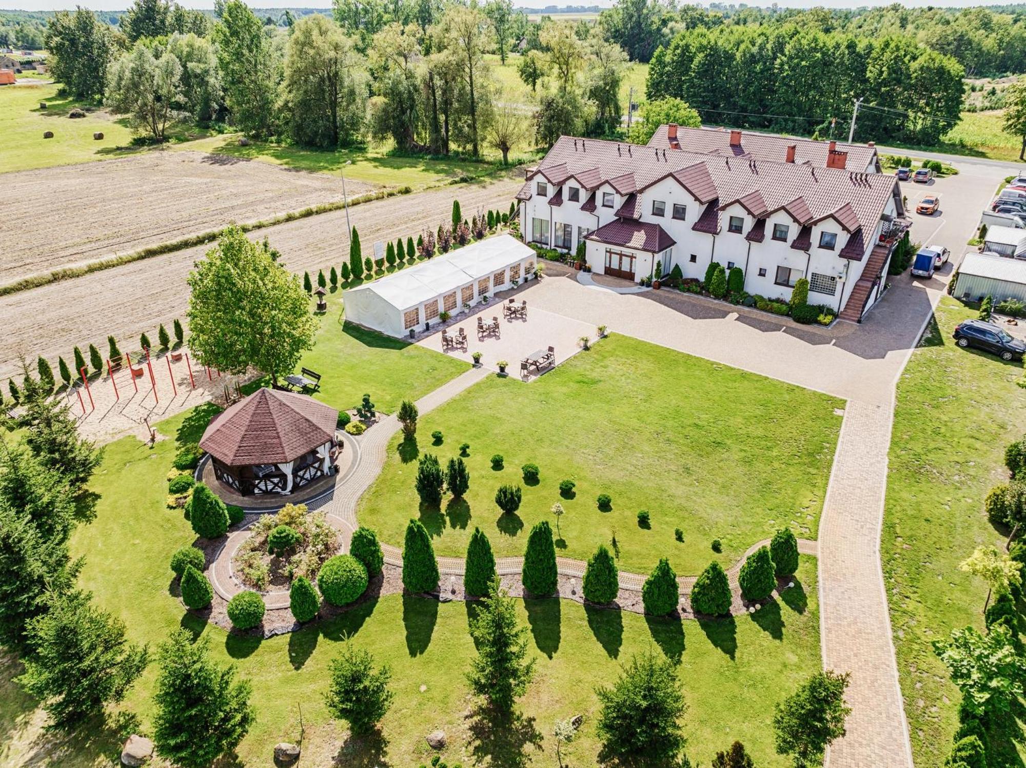 Bed and Breakfast Gosciniec Zacisze I Blisko A2 Dabie-Uniejow I Restauracja Екстер'єр фото
