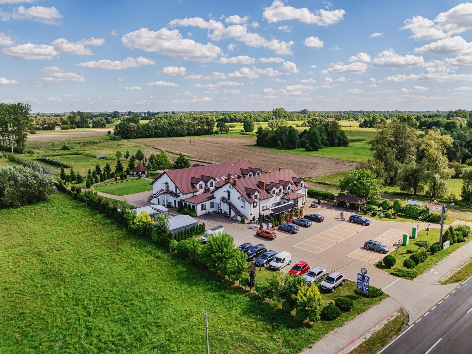 Bed and Breakfast Gosciniec Zacisze I Blisko A2 Dabie-Uniejow I Restauracja Екстер'єр фото