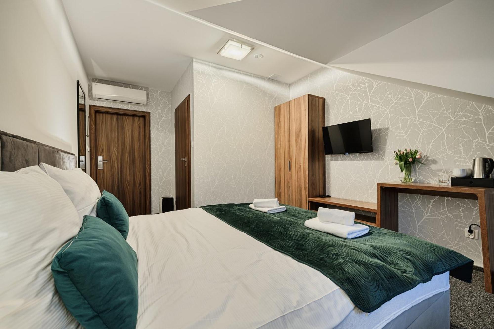 Bed and Breakfast Gosciniec Zacisze I Blisko A2 Dabie-Uniejow I Restauracja Екстер'єр фото