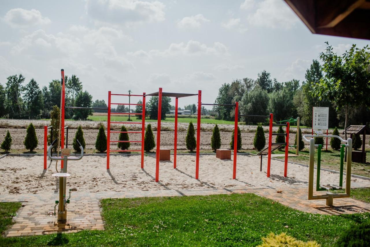 Bed and Breakfast Gosciniec Zacisze I Blisko A2 Dabie-Uniejow I Restauracja Екстер'єр фото