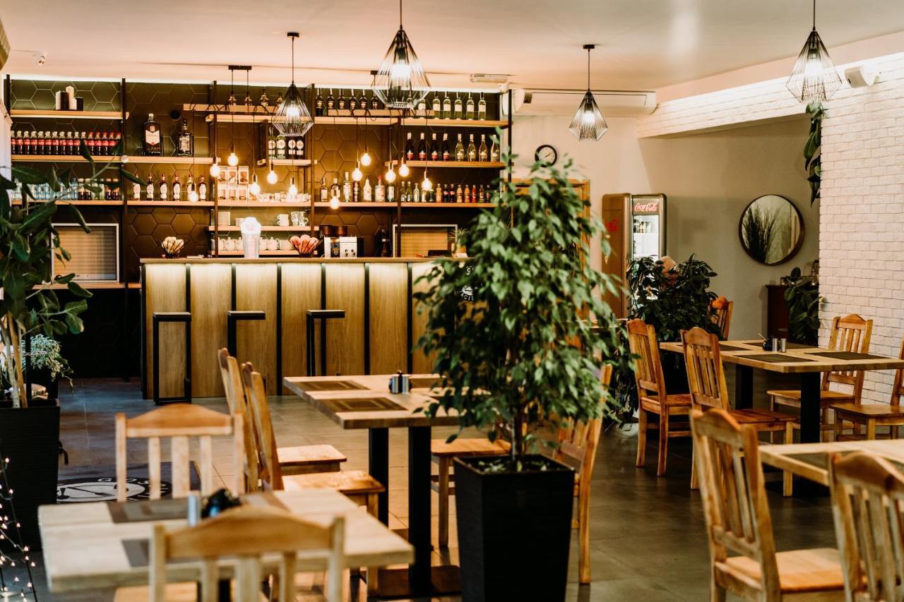 Bed and Breakfast Gosciniec Zacisze I Blisko A2 Dabie-Uniejow I Restauracja Екстер'єр фото